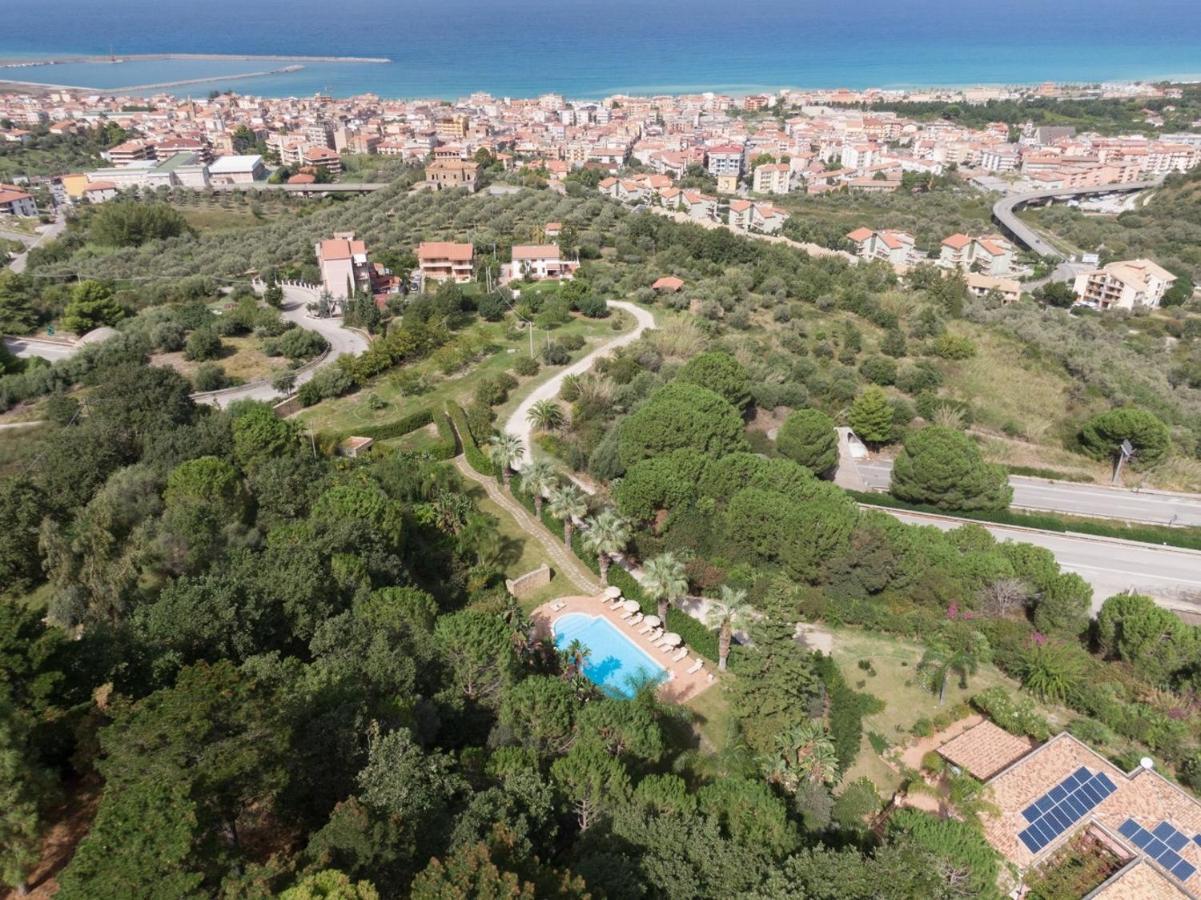 Agriturismo Villa Luca 산타가타디밀리텔로 외부 사진